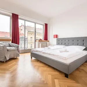 https://merkur-apartments.praguehotelsweb.com