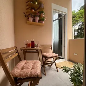 https://izzy-apartment.splithotels.org